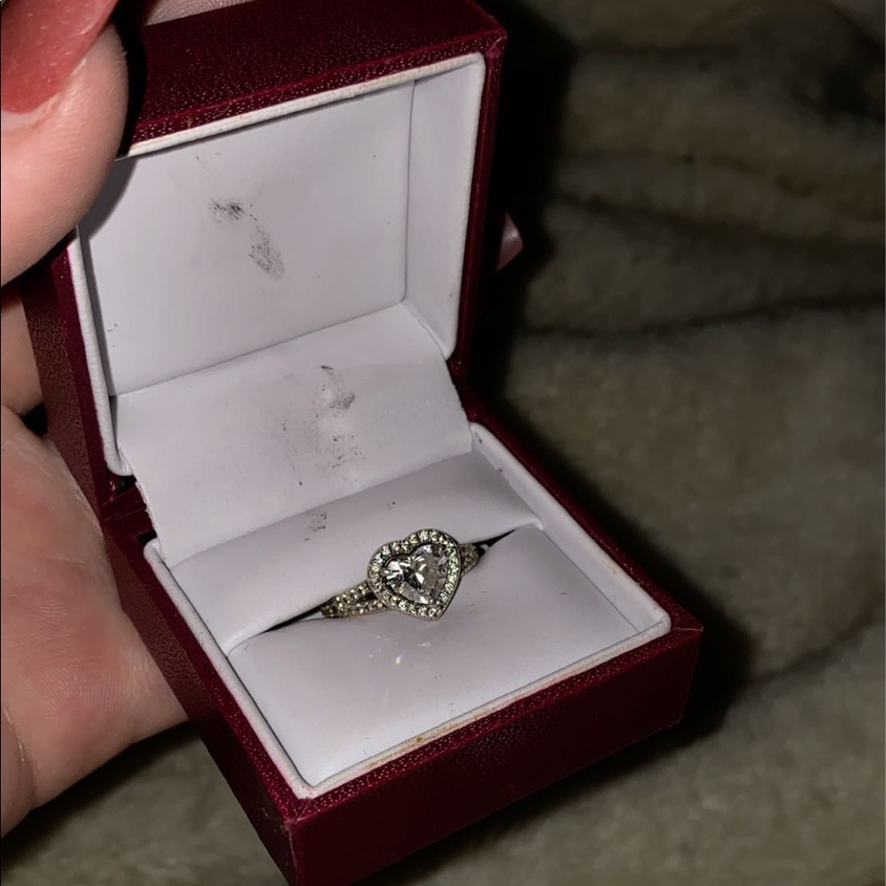 Helzberg diamonds ring